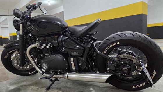 TRIUMPH BONNEVILLE BOBBER 1200 